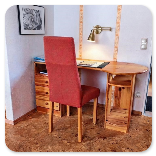Schreibtischecke im Wohnzimmer
